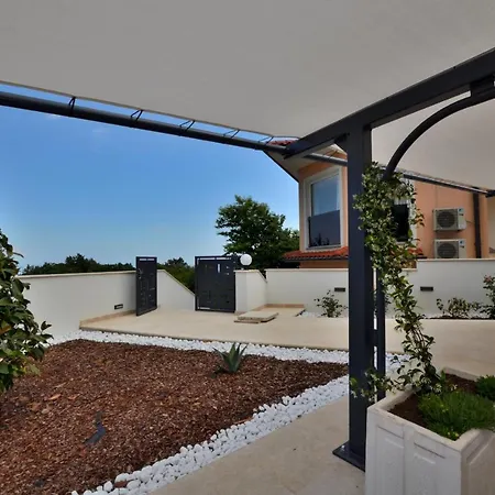 Apartment New With Terrace 3